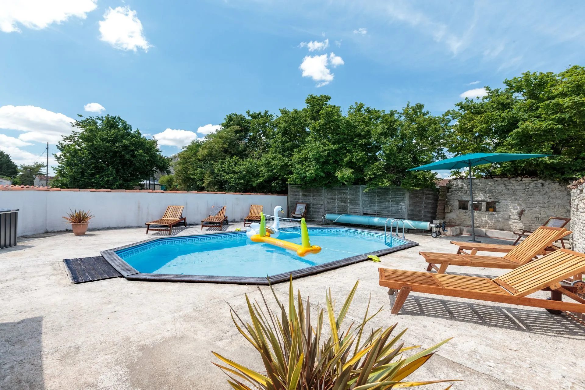 Piscine et Jardin de la Maison du Puits